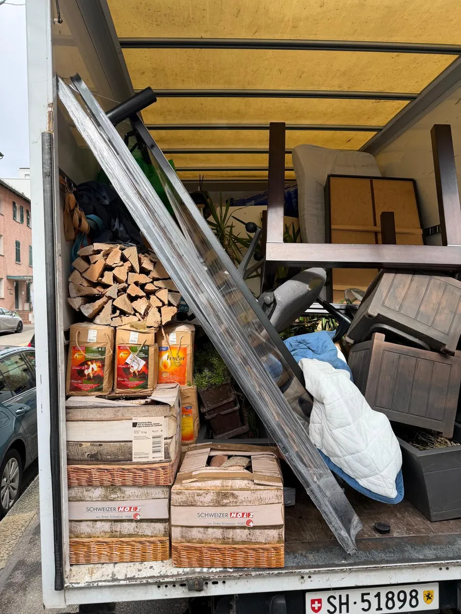 Umzugsexpress job: Clearance load in the truck: firewood, garden furniture and household goods