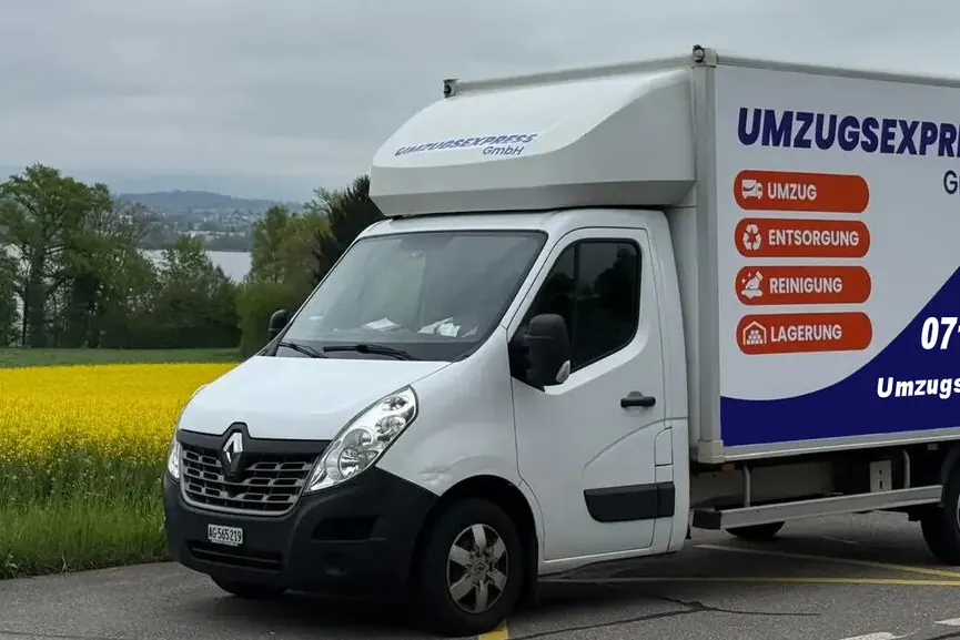 Umzugsexpress van next to a rapeseed field